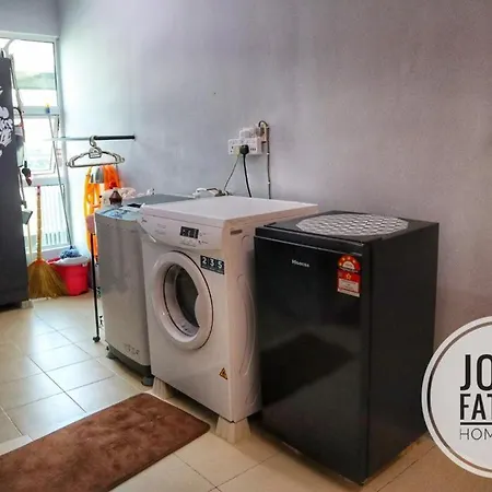 Lumut Manjung Homestay John Faten Exterior photo